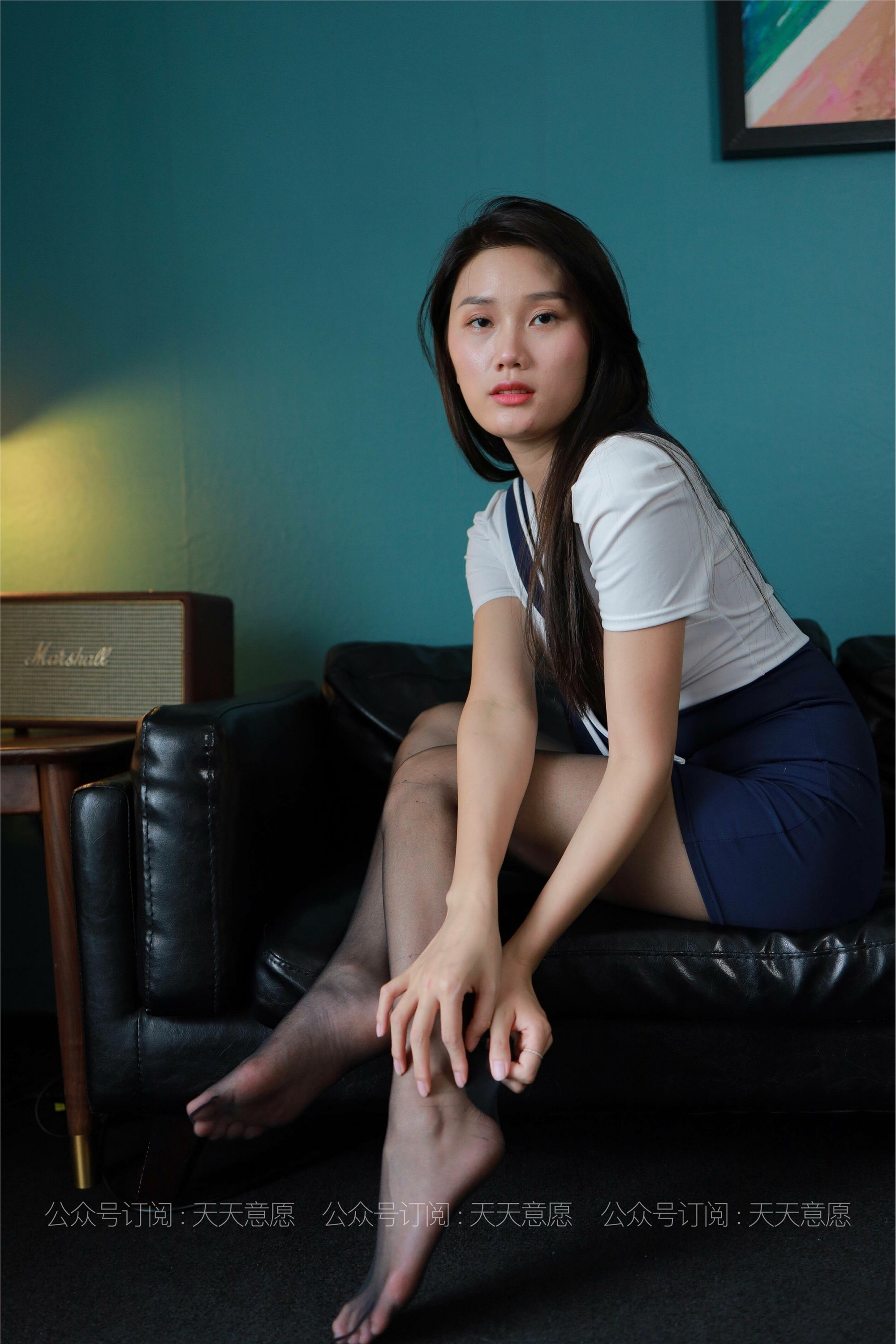 IESS异思趣向 - 模特：羽西《沙发上的黑丝》